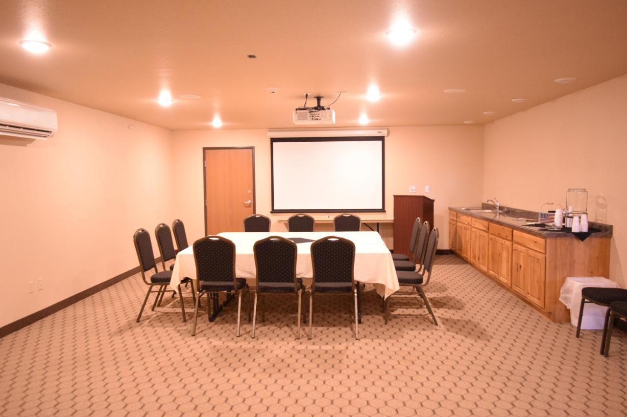 Newcastle Lodge & Convention Center Ngoại thất bức ảnh